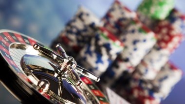 tekan slot Play multiple cards at once